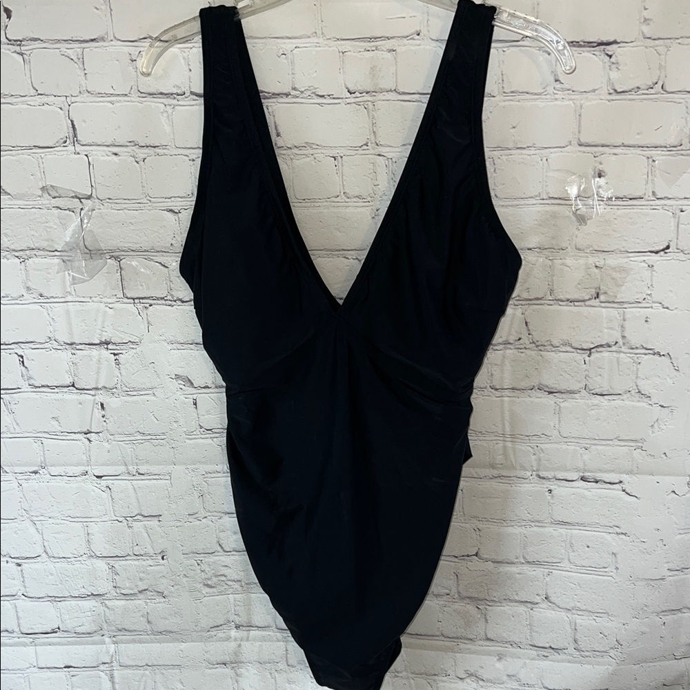 1X Adoreme plus size one piece NEW WITHOUT TAGS Black V-Neck Swimsuit